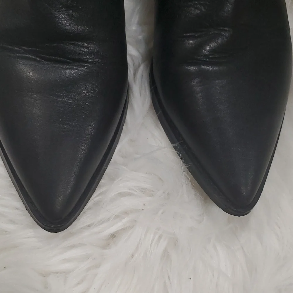 Chic Marc Fisher Black Leather Ankle Booties